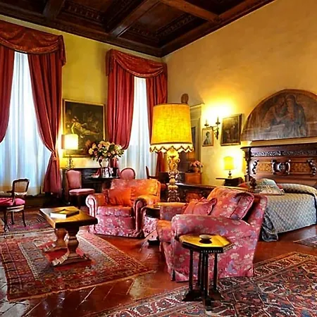 Monna Lisa Hotel 4*