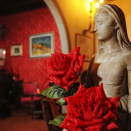 Отель Monna Lisa 4*